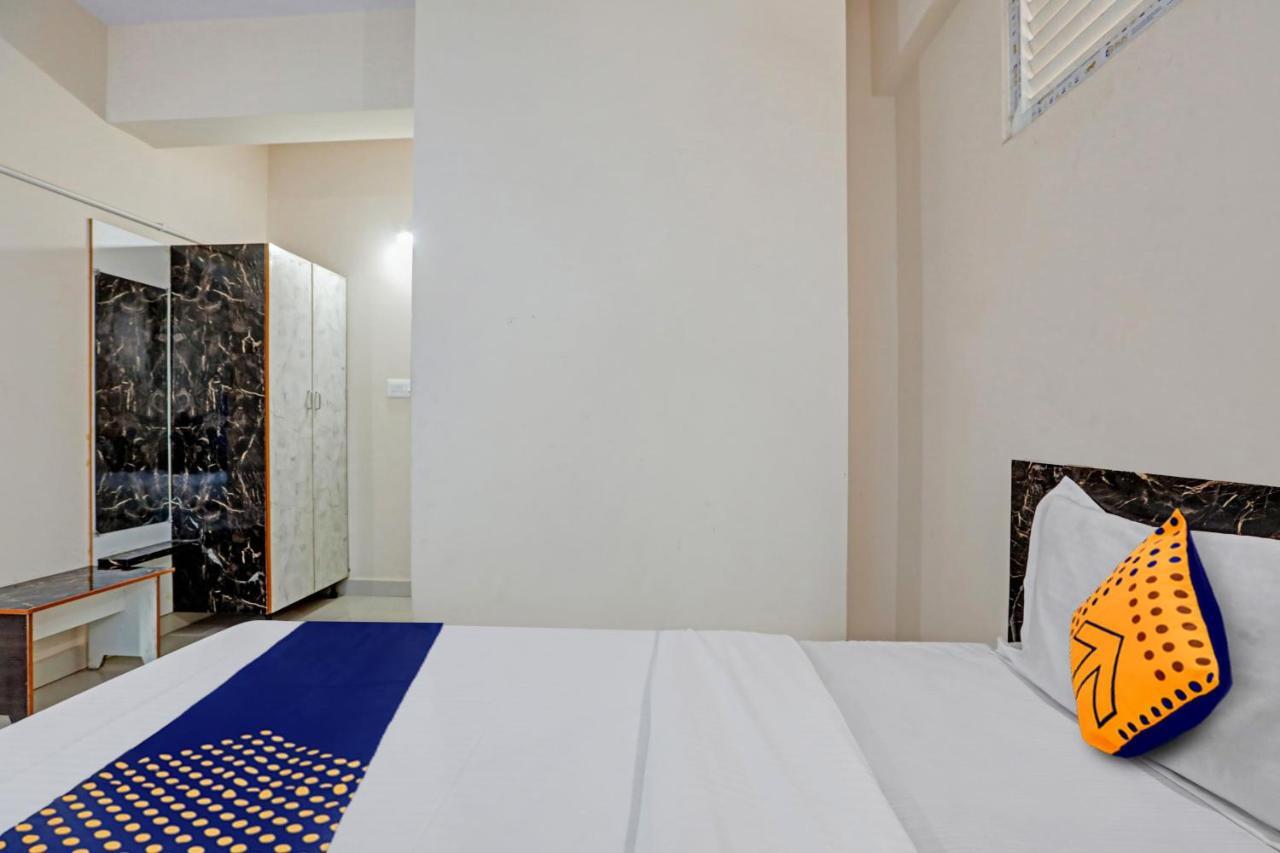 Oyo Hotel C P Residency マイソール エクステリア 写真